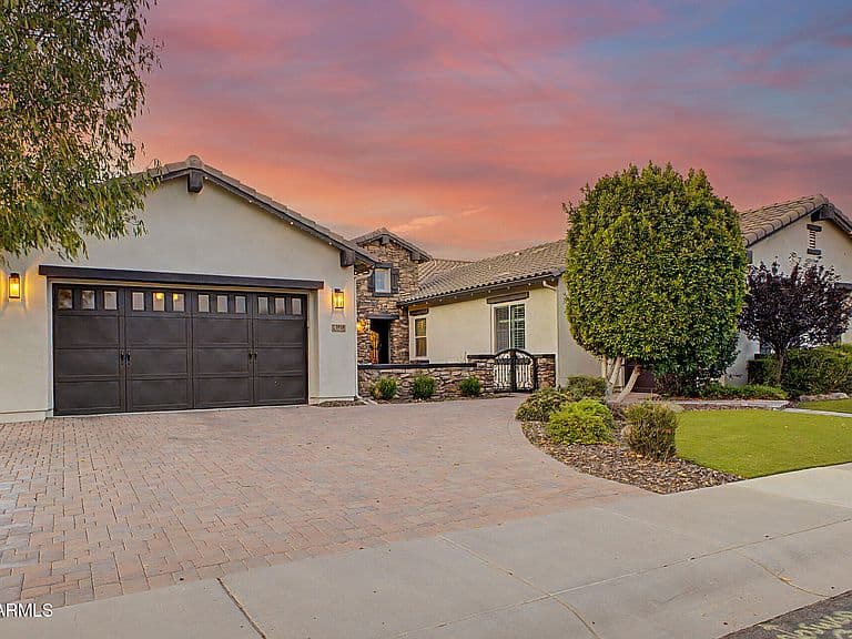 2910 E ATHENA Avenue photo 3