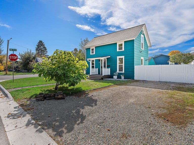 146 8th Ave W photo 5
