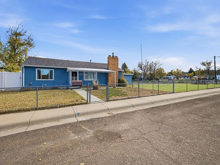 253 Junco St photo 5