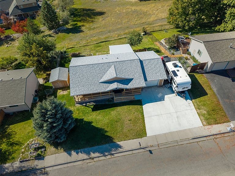 5905 Longview Dr photo 4