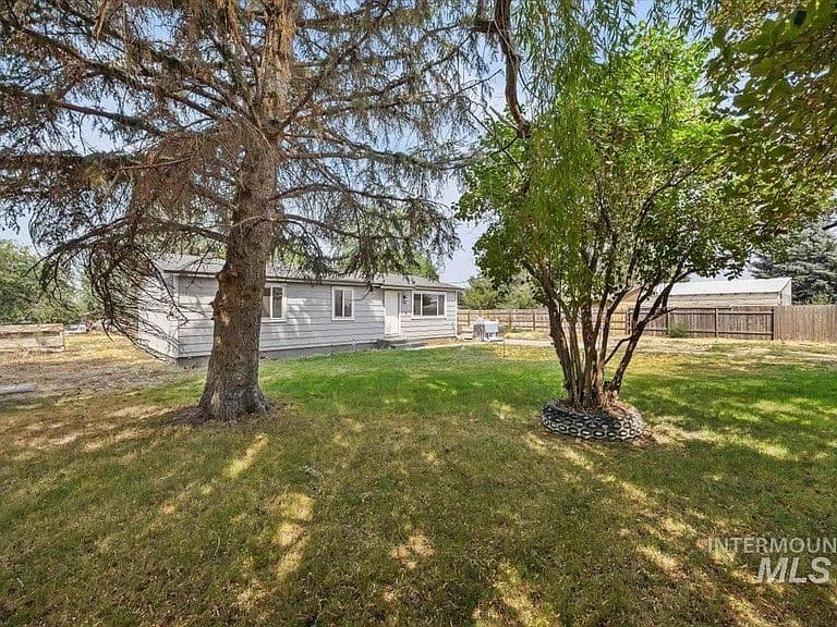 110 Park St photo 1