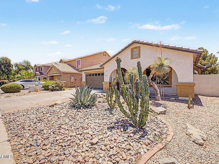 45613 W DUTCHMAN Drive photo 3