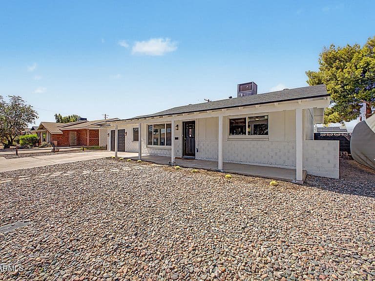 8450 E WINDSOR Avenue photo 4
