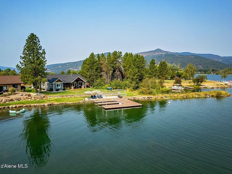 179 Waterfront Dr photo 1