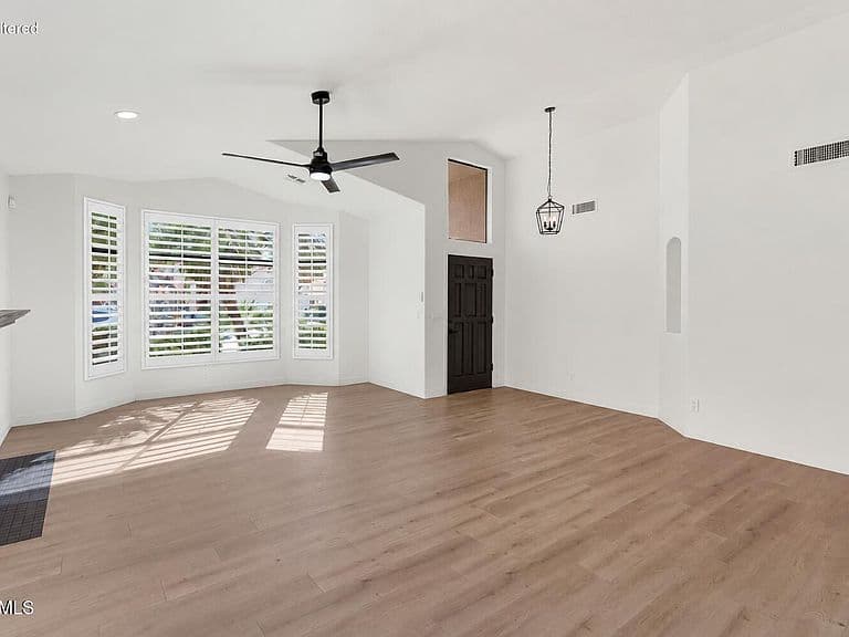 222 E VAUGHN Avenue photo 5