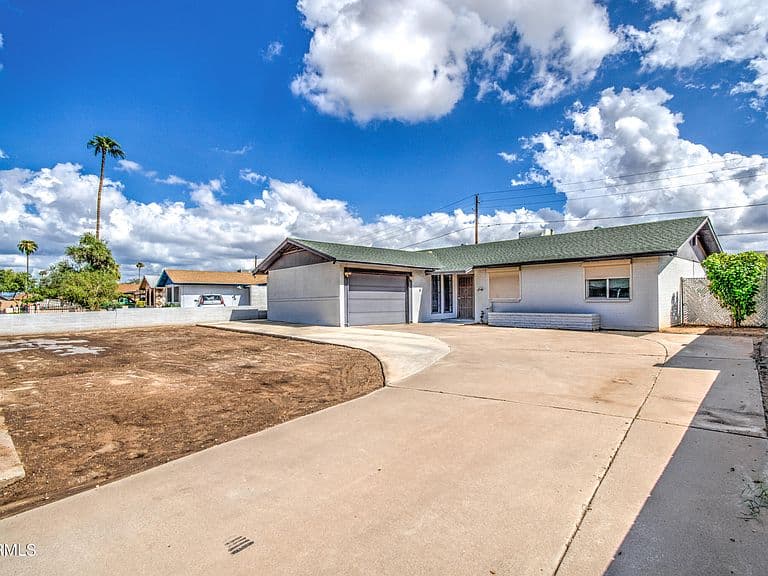 2077 W HIDALGO Avenue photo 1