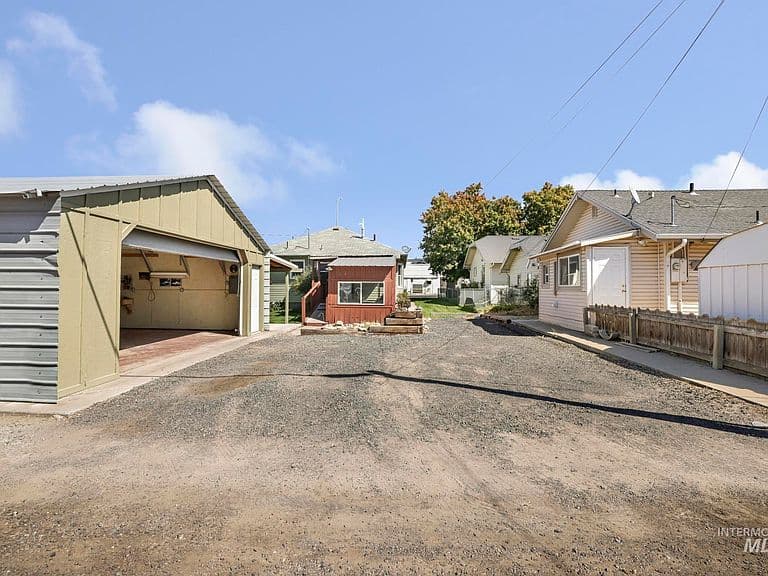 411 2nd Ave W photo 1