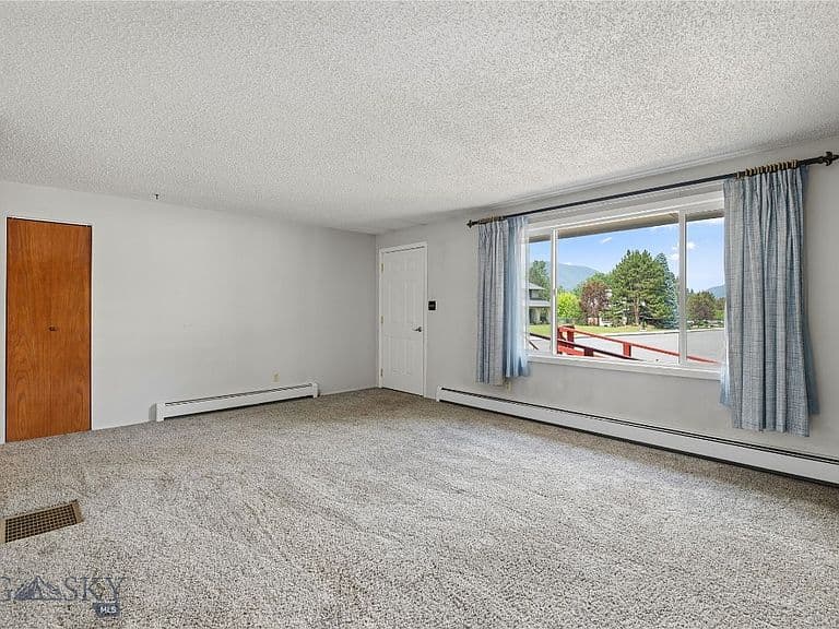 423 Linden St photo 4