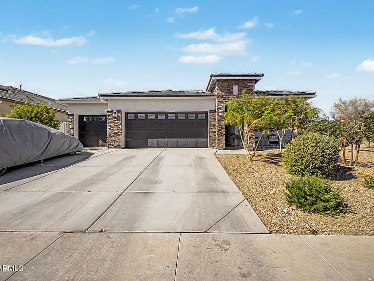 24054 W VERLEA Drive photo 2