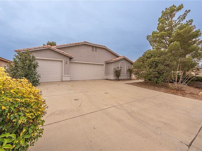 3952 E Packard Ave photo 1