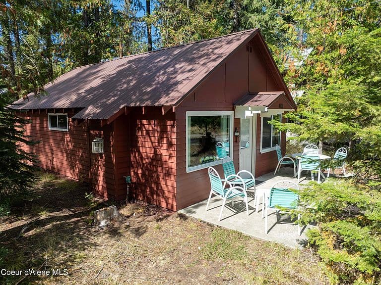 733 Hagman Rd photo 2
