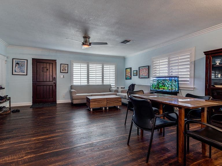 813 E GLENDALE Avenue photo 3