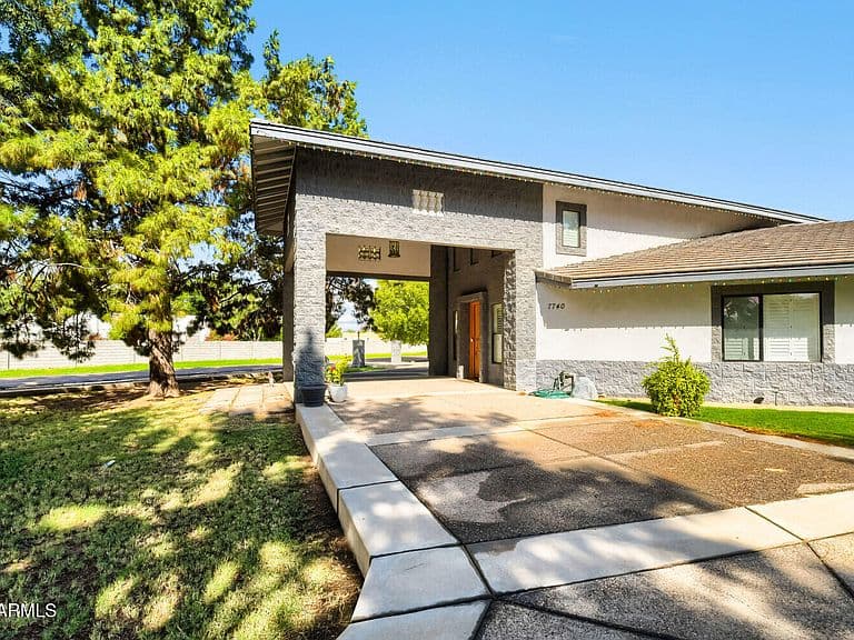 7740 W ORANGEWOOD Avenue photo 3