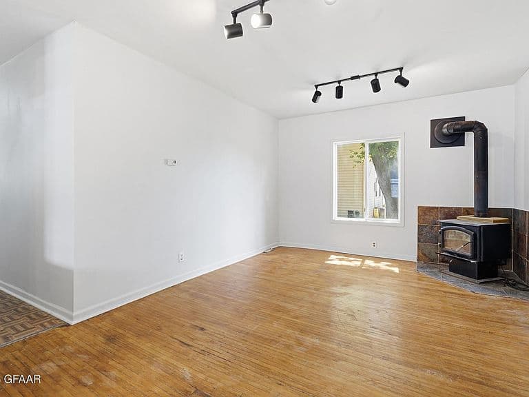 310 Wolcott Ave photo 5