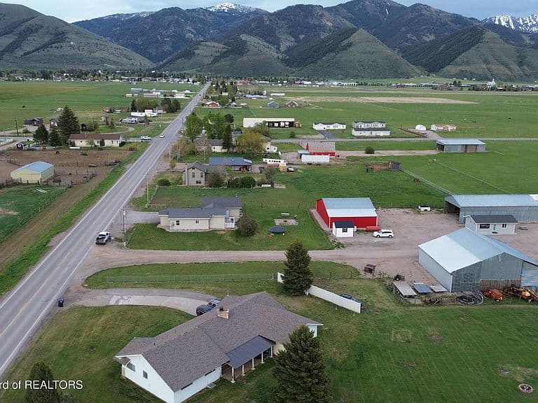 10996 Highway 238 photo 3