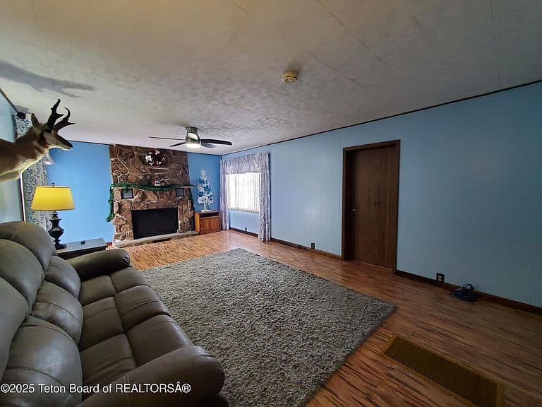 263 S Oak St photo 4