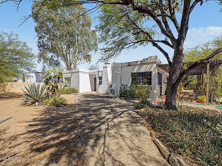 2123 E Fort Lowell Rd photo 3