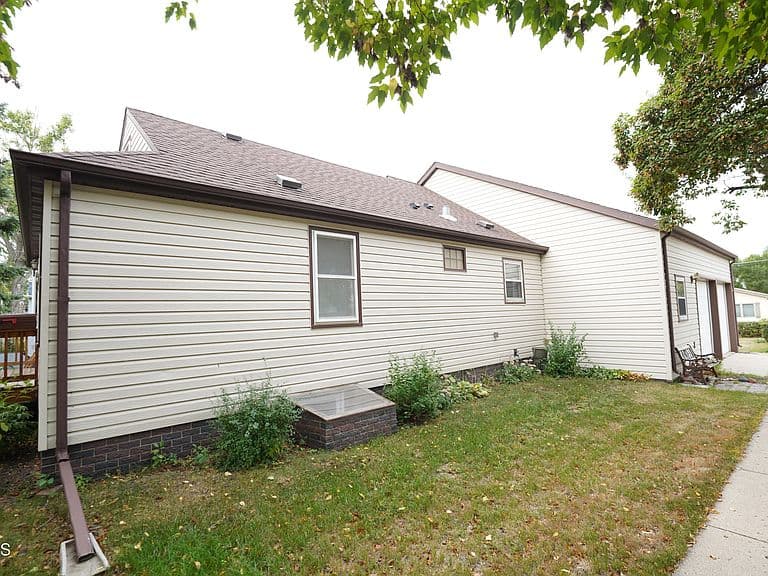 704 2nd Ave SW photo 2