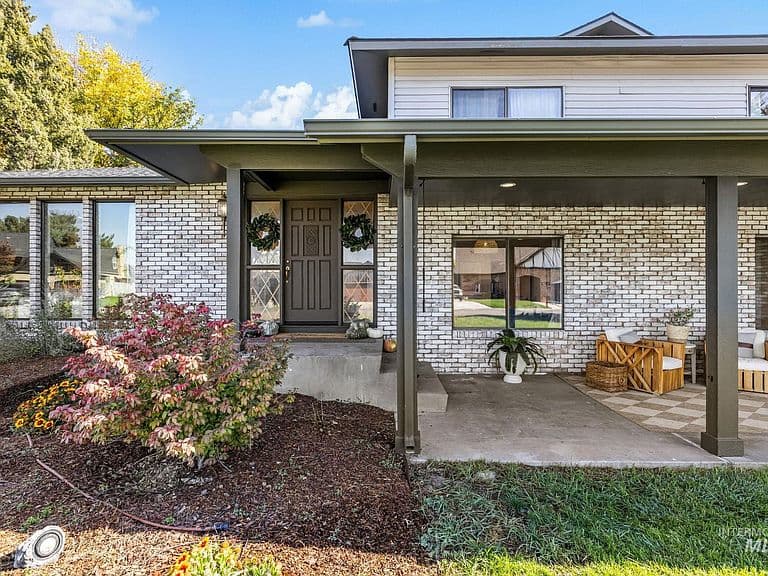 1444 S Oriole Way photo 2