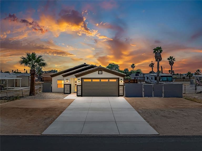 1204 Zircon Avenue photo 4