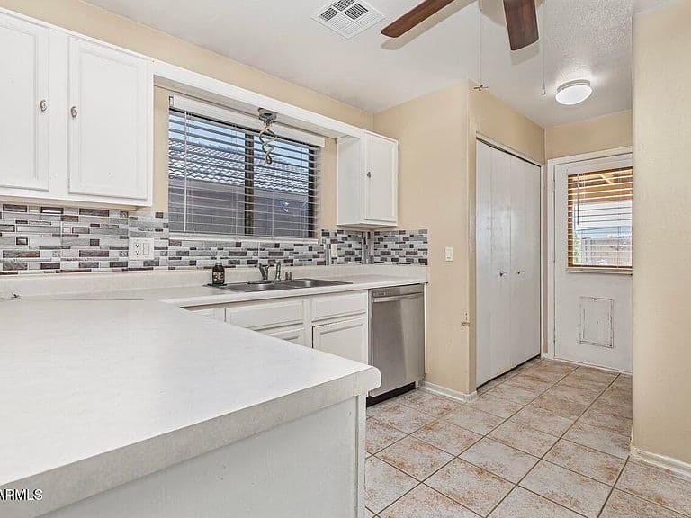 16940 N Briarwood Dr photo 4