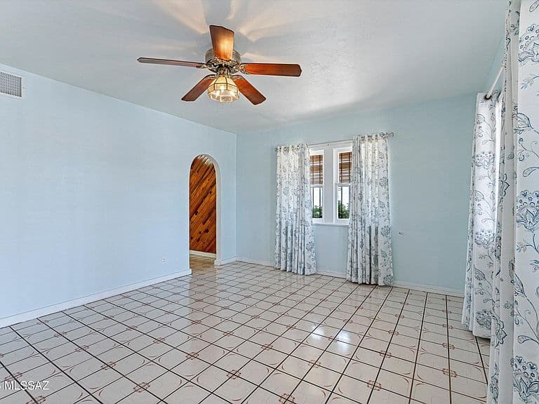 228 W Jacinto St photo 5