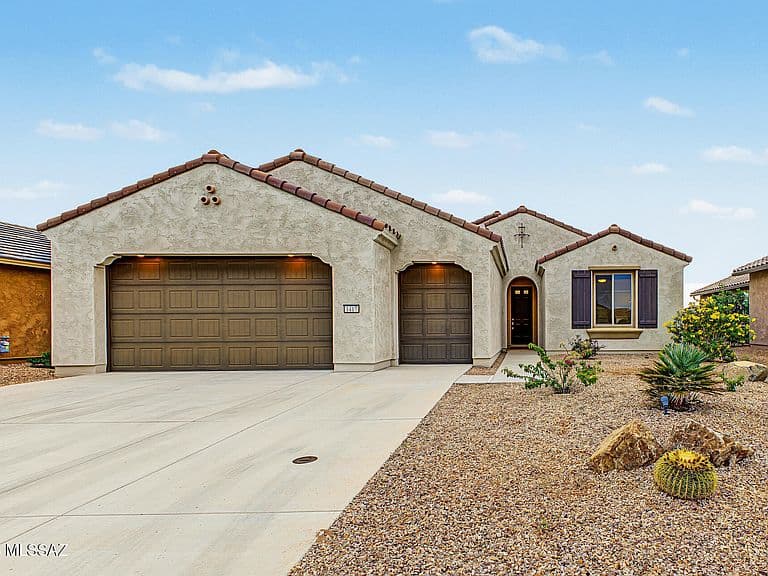 1417 E Claystone Dr photo 1