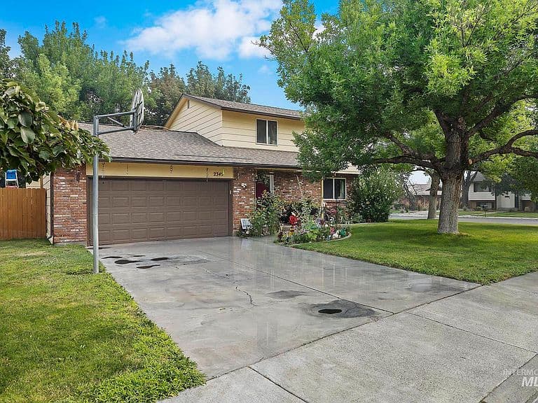 2345 Longbow Dr photo 2