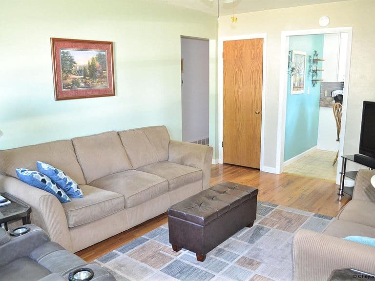 827 Stevens Dr photo 3