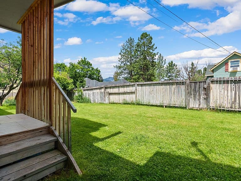 102 Geneva Ave photo 5