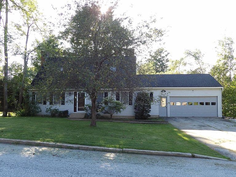 25 Laverne Drive photo 3