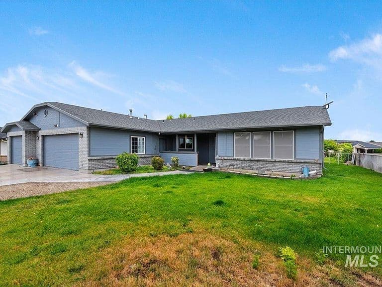 1100 Burnett Dr Unit 225 photo 3