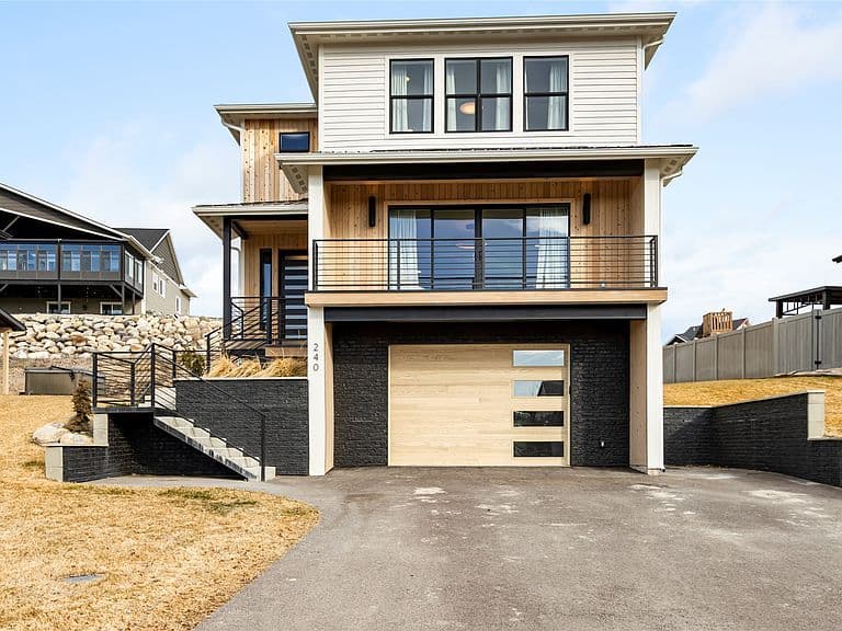 240 Kara Dr photo 3