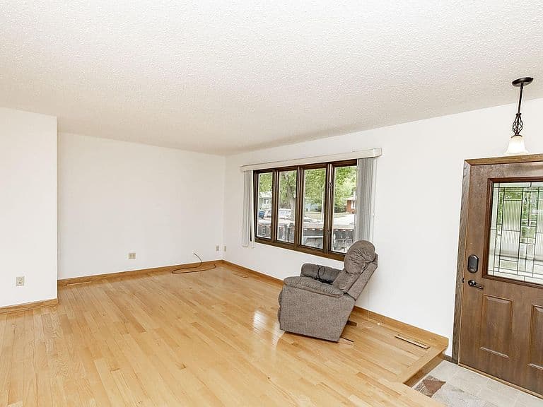 2544 Arrowhead Rd S photo 4