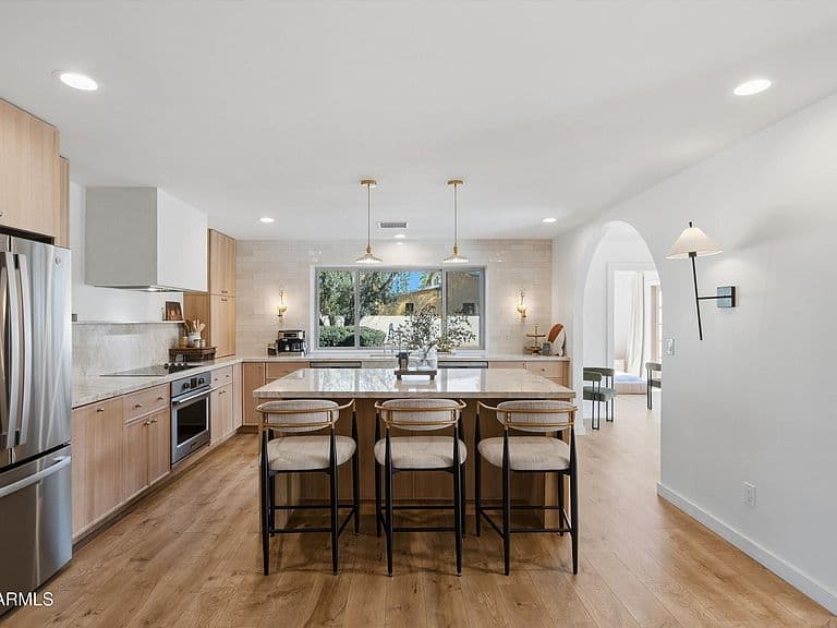 7001 E Thunderbird Rd photo 2