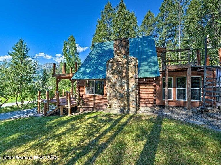 792 Lodge Ln photo 3