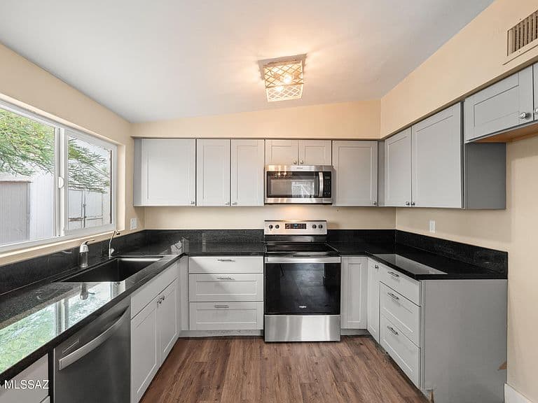 7045 N Camino De La Tierra photo 1