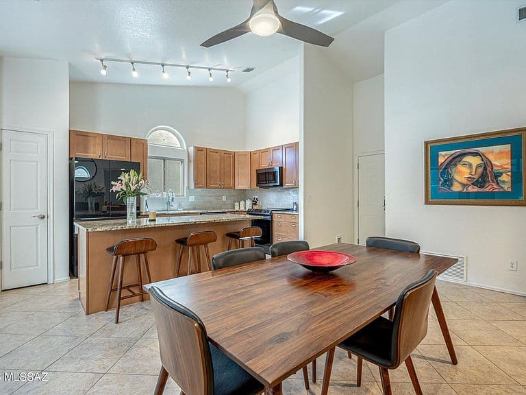 1460 E Desert Starling Ln photo 3