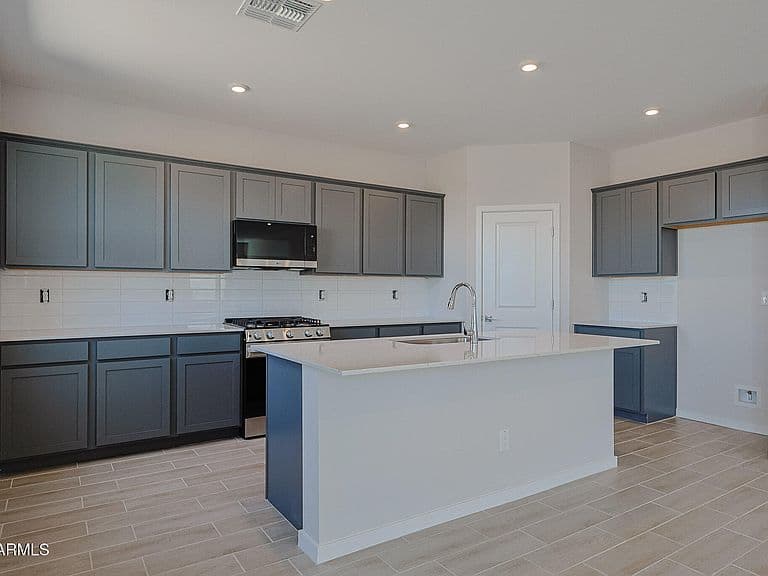 30117 W OLEANDER Way photo 4