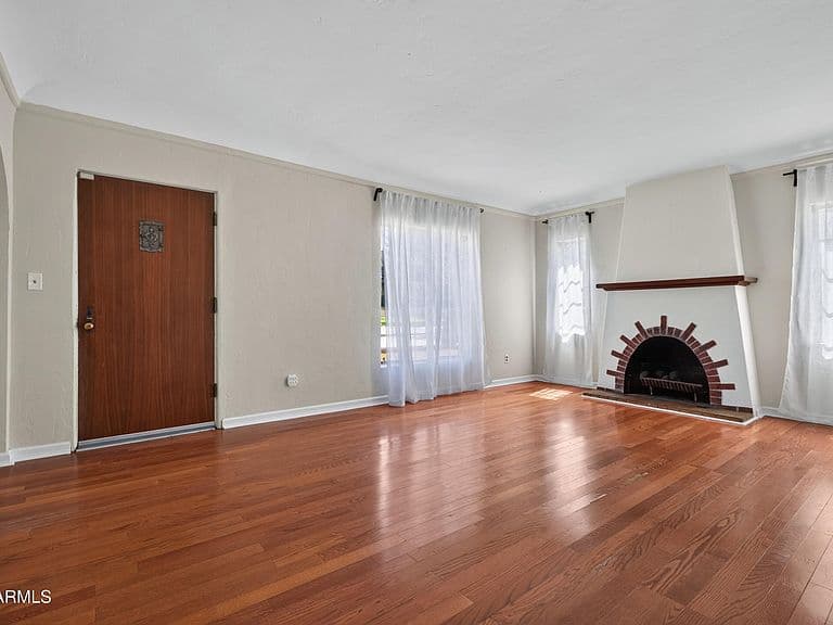 1702 N 15TH Avenue photo 4