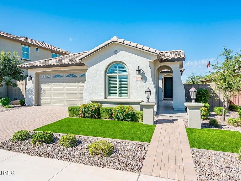 34778 N ARCADIA Drive photo 2