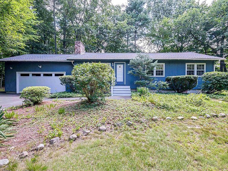 19 Comstock Drive photo 1