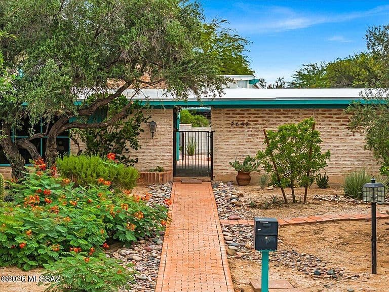 2642 N Bahana Dr photo 2