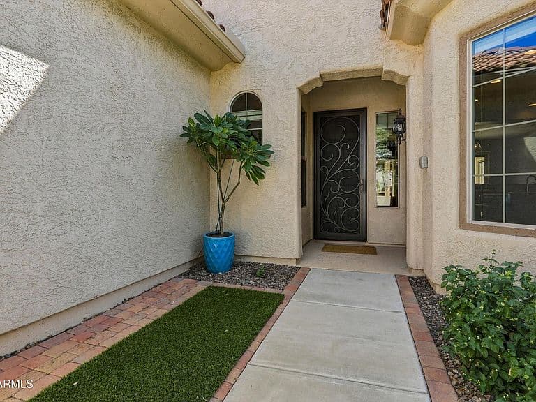 26847 W POTTER Drive photo 4