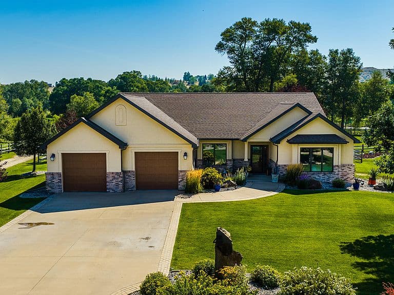 49 Club House Dr photo 1