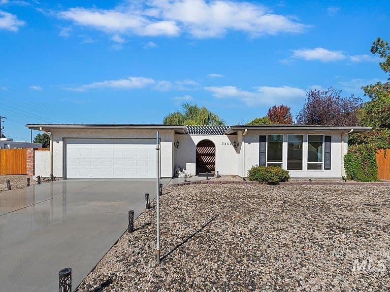 3854 S Rushmore Way photo 2