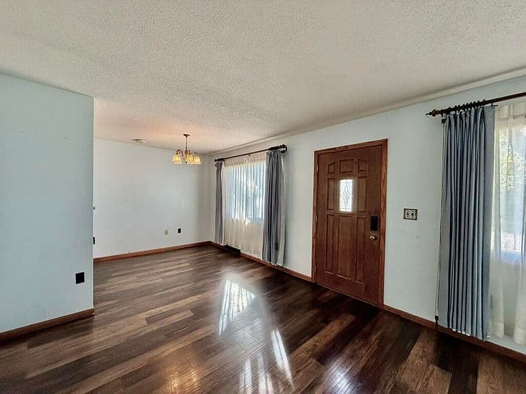 633 S Lawson St photo 2