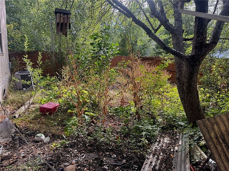 2208 Elm St photo 3