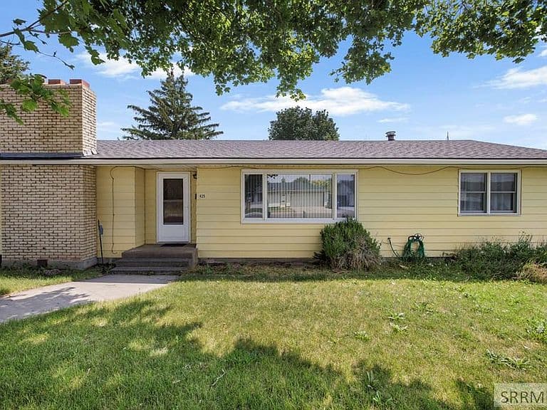 425 Horrocks Dr photo 2