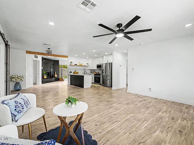 7384 W BERYL Avenue photo 4